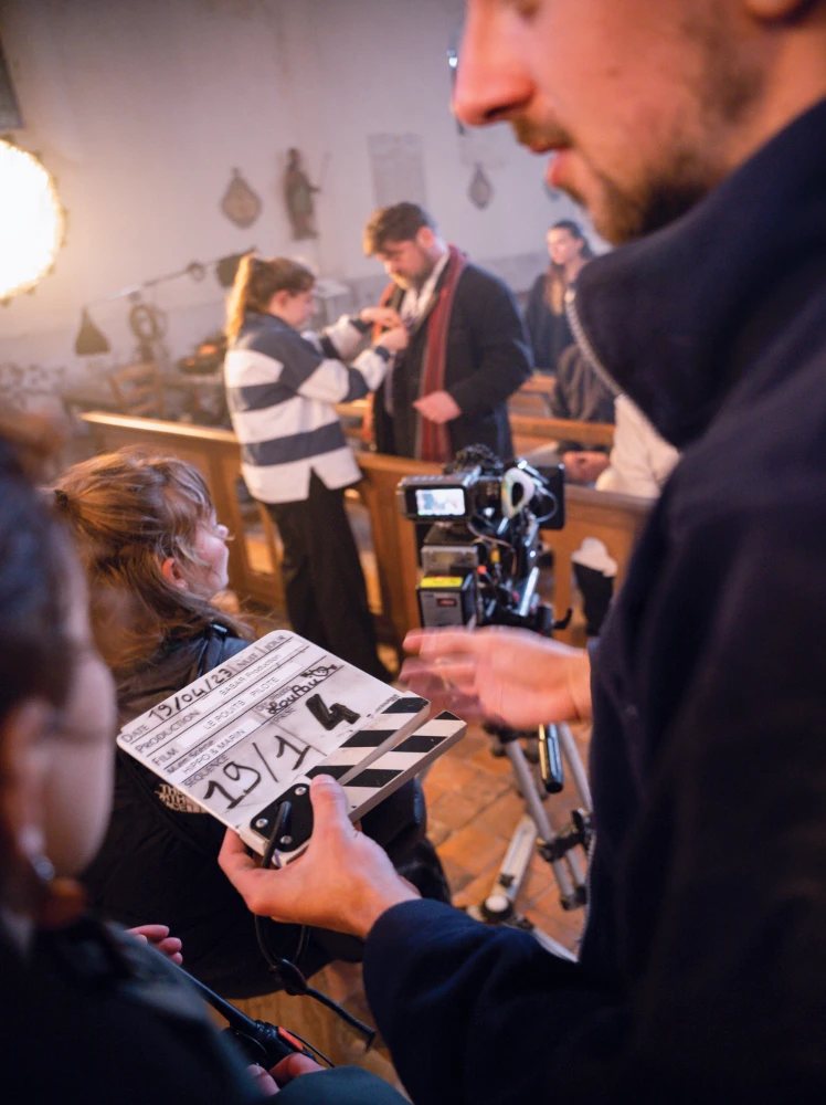 Formation-ESRA-tournage cinema-eleve-clap