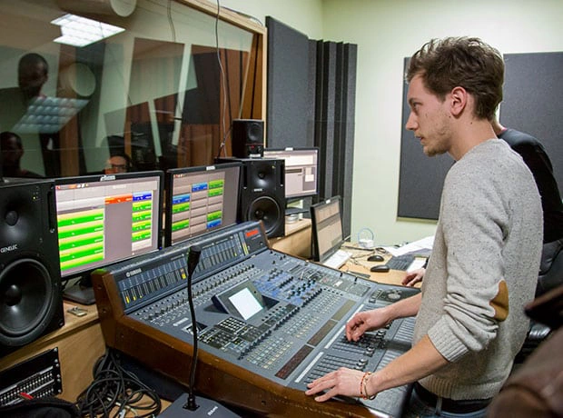 Fiche métier Ingénieur diffusion radio img Fiche métier Ingénieur diffusion radio img