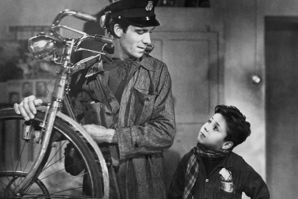 Scène du film Le Voleur de bicyclette (Vittorio De Sica, 1948), image Criterion